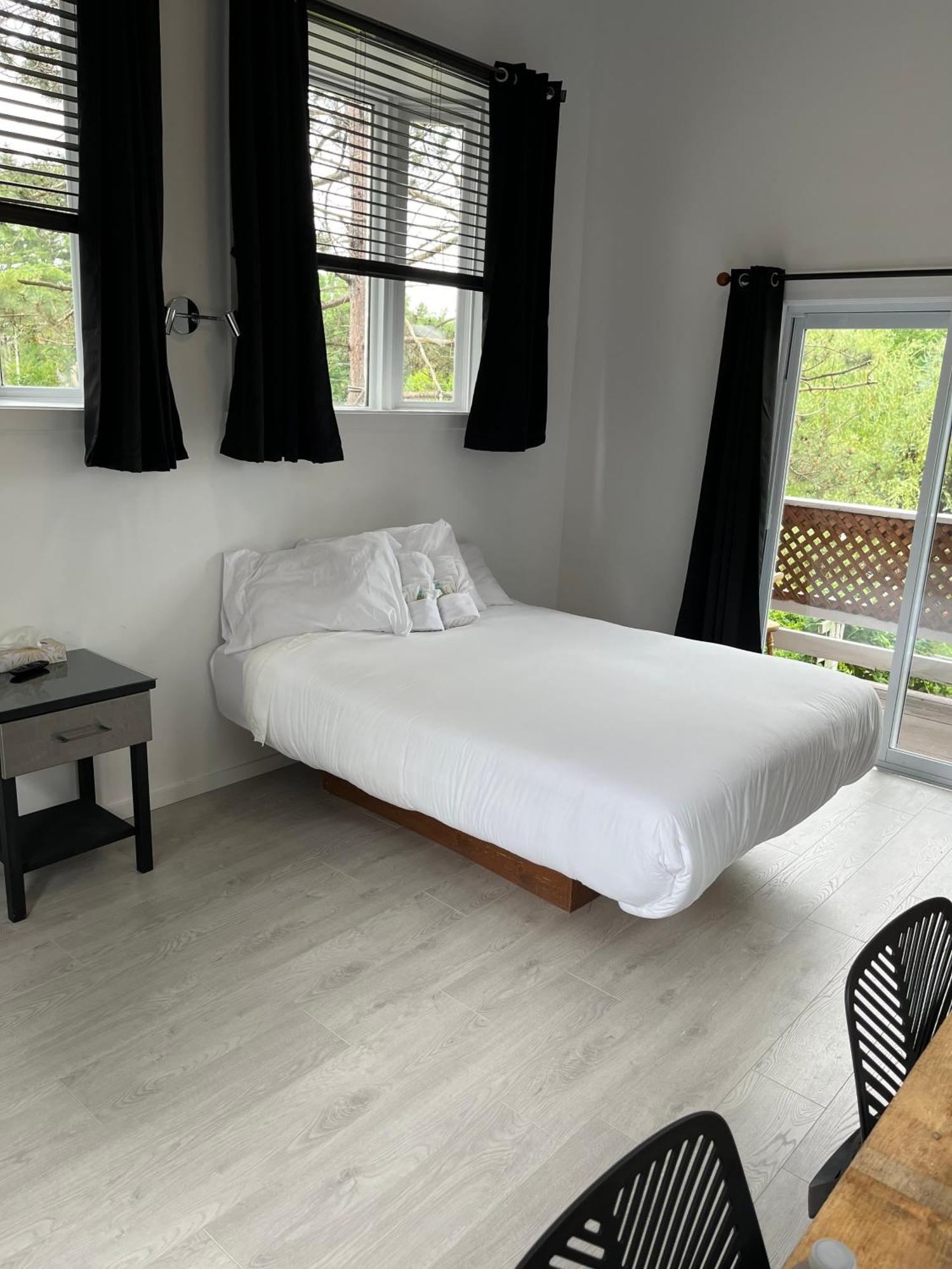 Auberge De Ferme-Neuve Lac-Saint-Paul Экстерьер фото